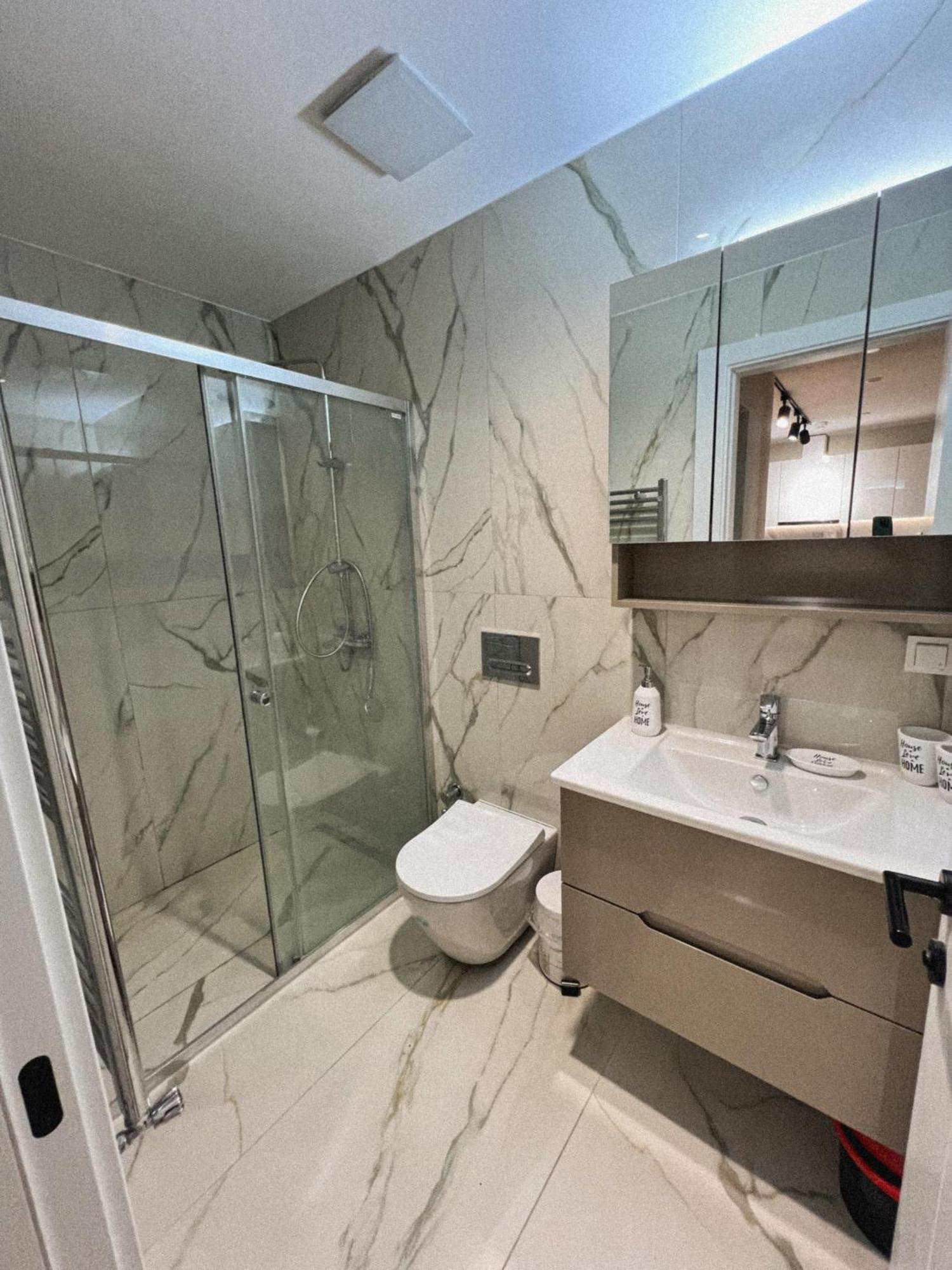 180° View Apartment In Diamond Building Скопье Экстерьер фото