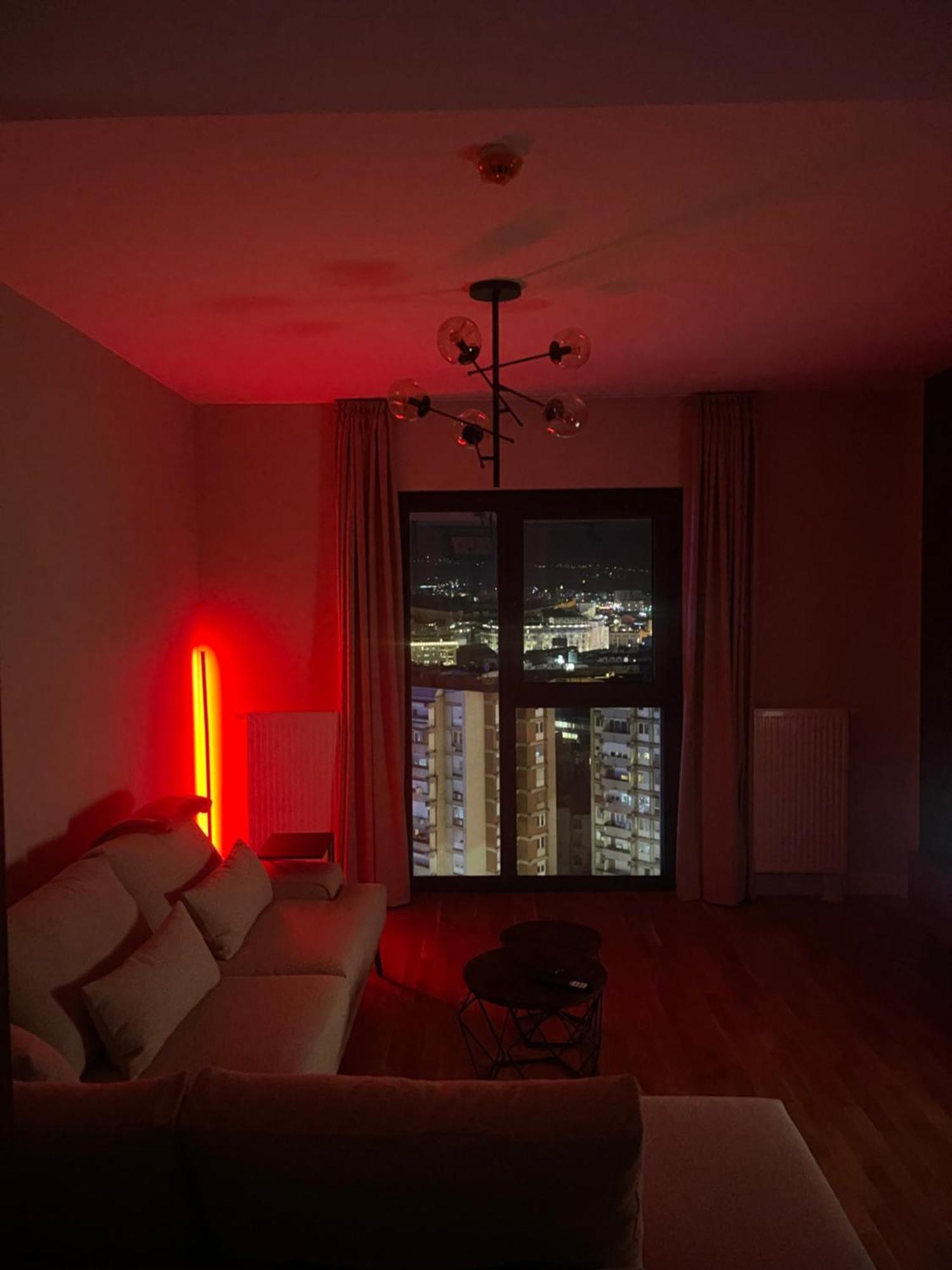 180° View Apartment In Diamond Building Скопье Экстерьер фото