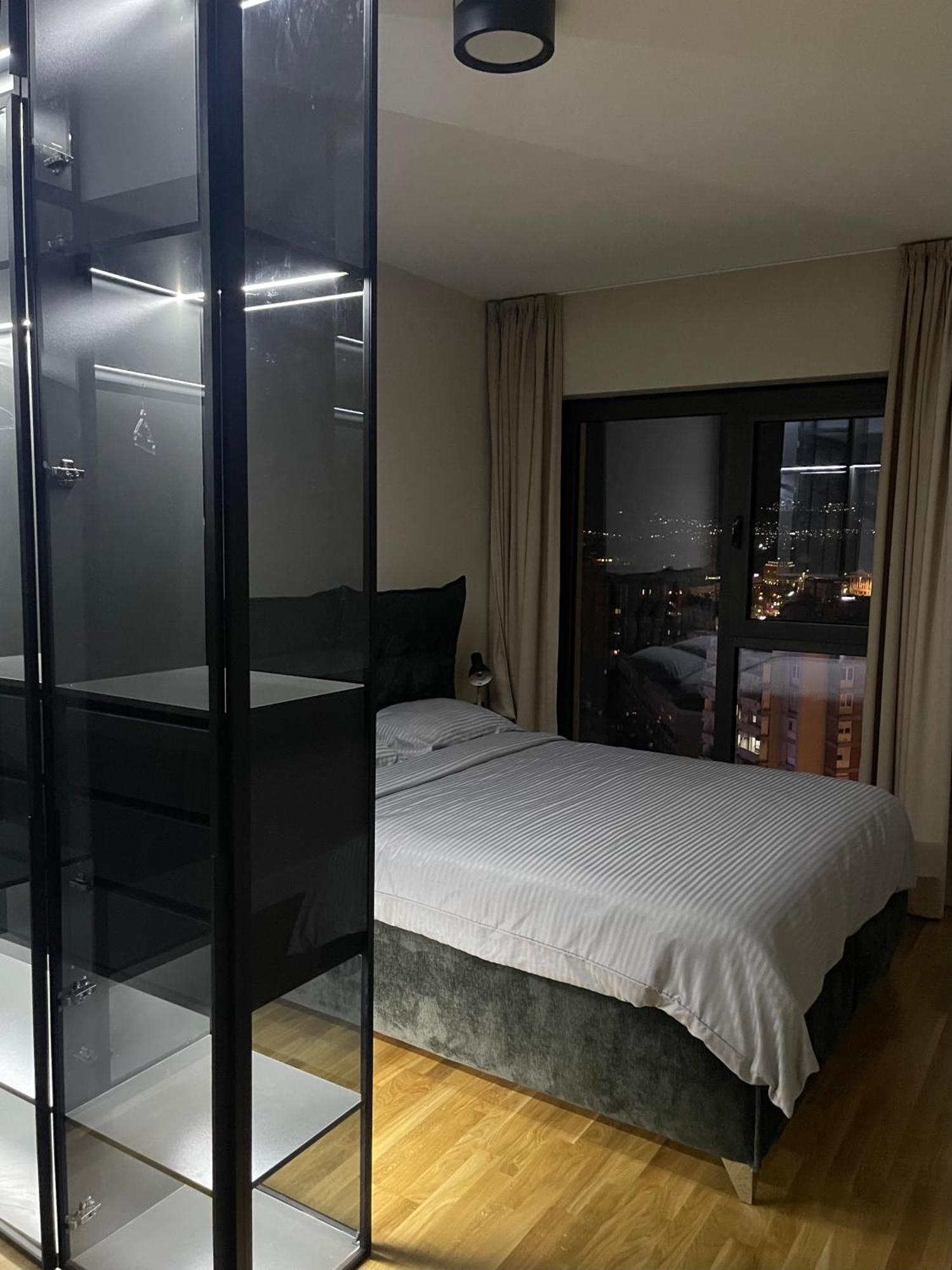 180° View Apartment In Diamond Building Скопье Экстерьер фото